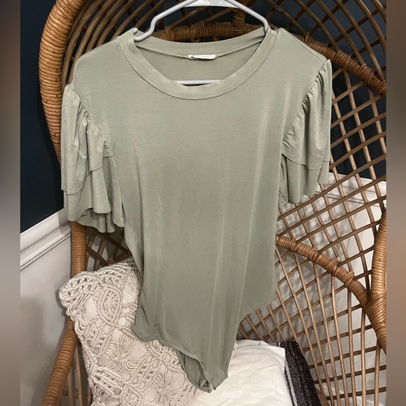 Yellow Chair Sage Green Flutter Sleeve Bodysuit Size Large - Picture 1 of 3